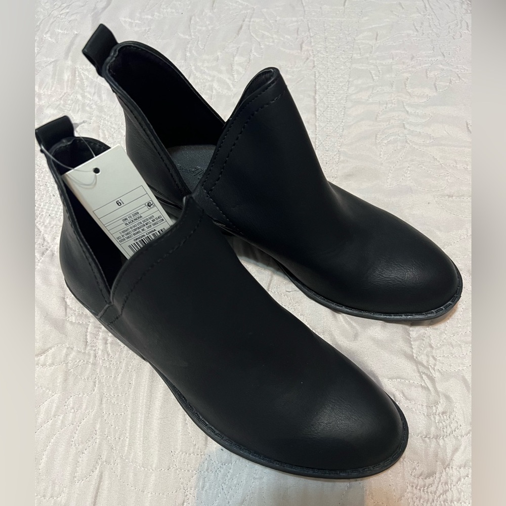 Universal Thread Black Ankle Booties Size 6.5